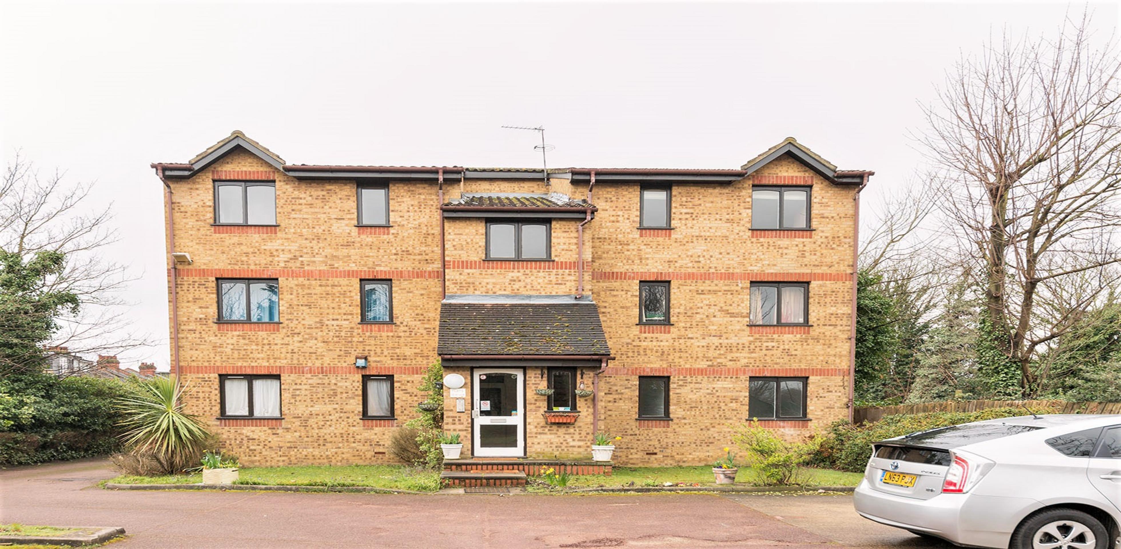 			2 Bedroom, 1 bath, 1 reception Flat			 Cornmow Drive, DOLLIS HILL  NW10